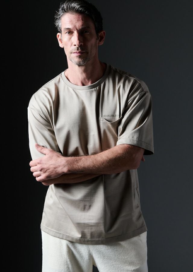 113 POCKET BIG TEE |1PIU1UGUALE3(ウノ ピゥ ウノ ウグァーレ トレ